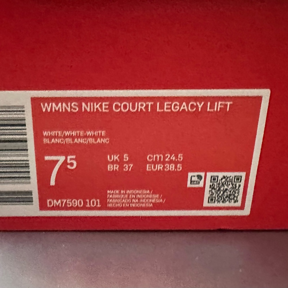 Brand new Women’s Nike gym shoes